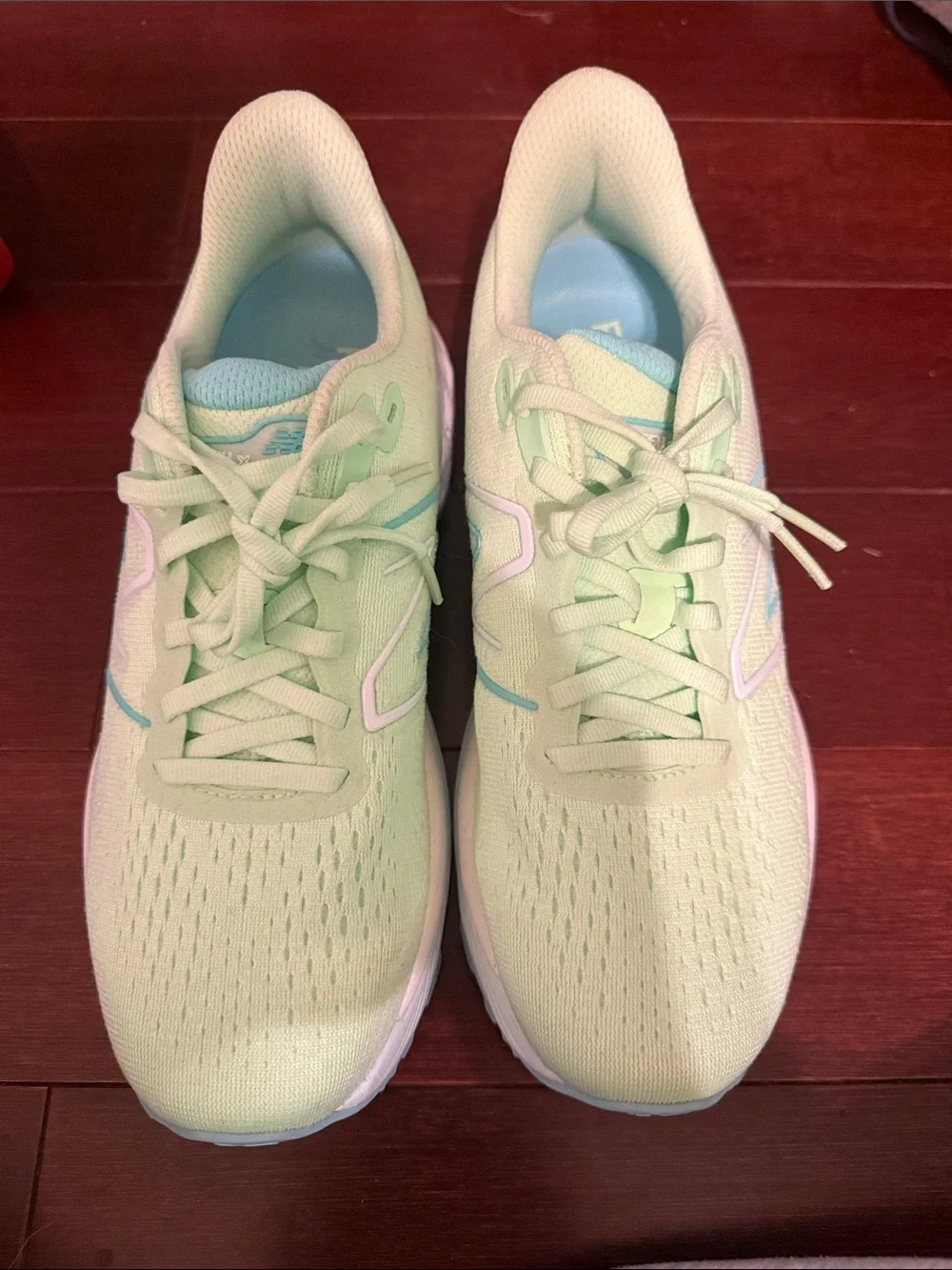 New Balance Women's Pale Green Athletic Sneakers NWOT